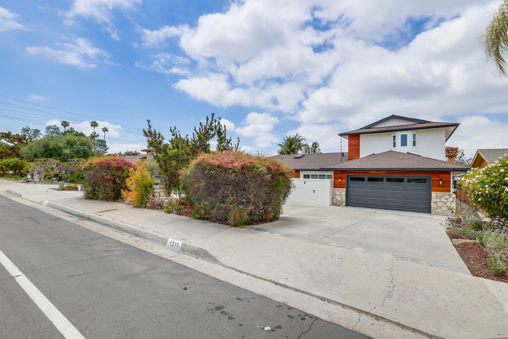 Virtual tour photo 4 of 70 for 6218 Lake Shore Dr