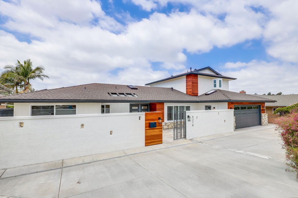Virtual tour photo 5 of 70 for 6218 Lake Shore Dr