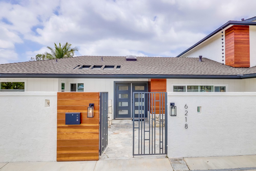 Virtual tour photo 6 of 70 for 6218 Lake Shore Dr