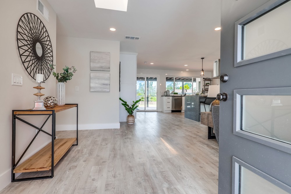 Virtual tour photo 9 of 70 for 6218 Lake Shore Dr
