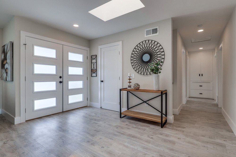 Virtual tour photo 11 of 70 for 6218 Lake Shore Dr