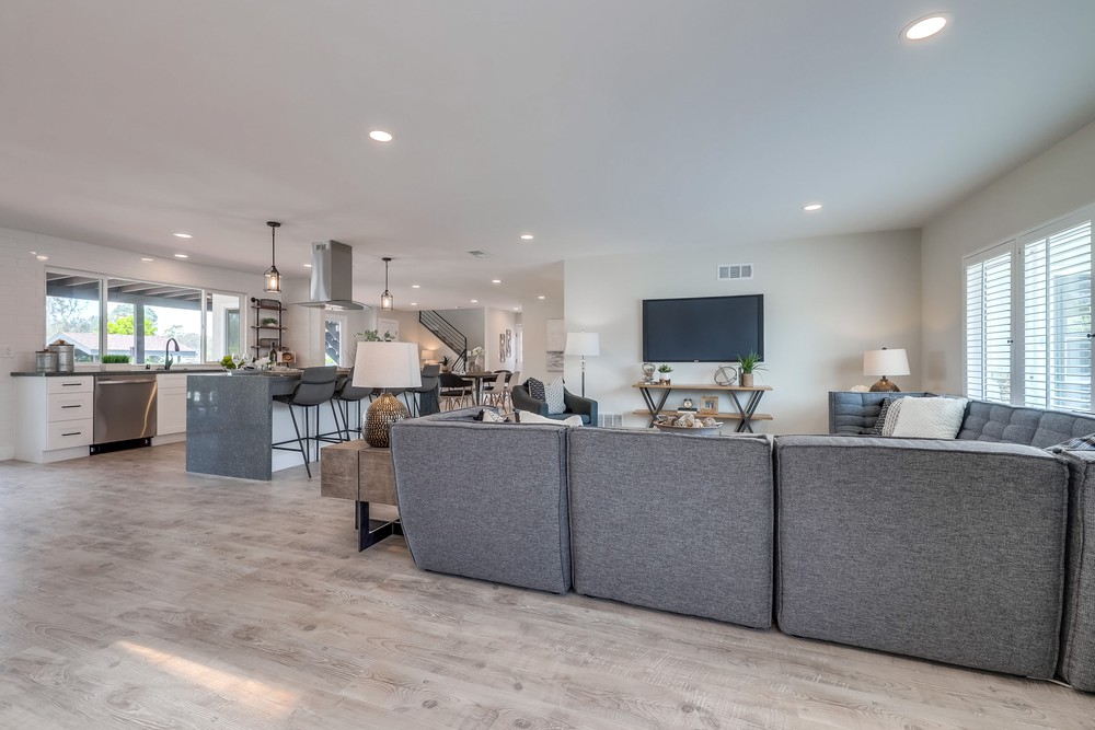 Virtual tour photo 12 of 70 for 6218 Lake Shore Dr