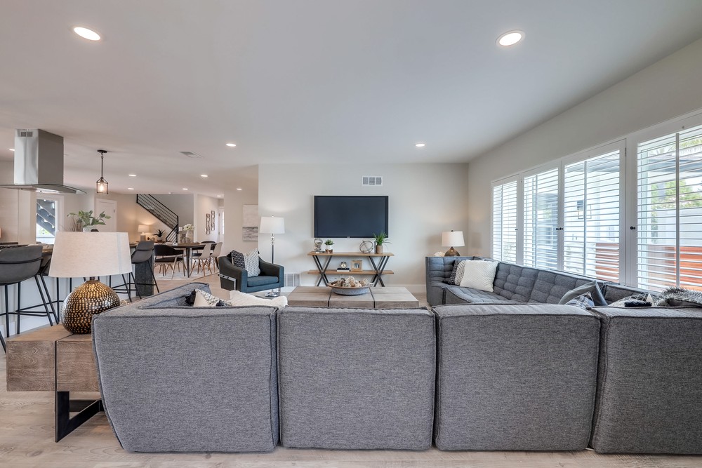 Virtual tour photo 13 of 70 for 6218 Lake Shore Dr