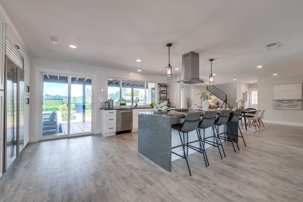 Virtual tour photo 14 of 70 for 6218 Lake Shore Dr