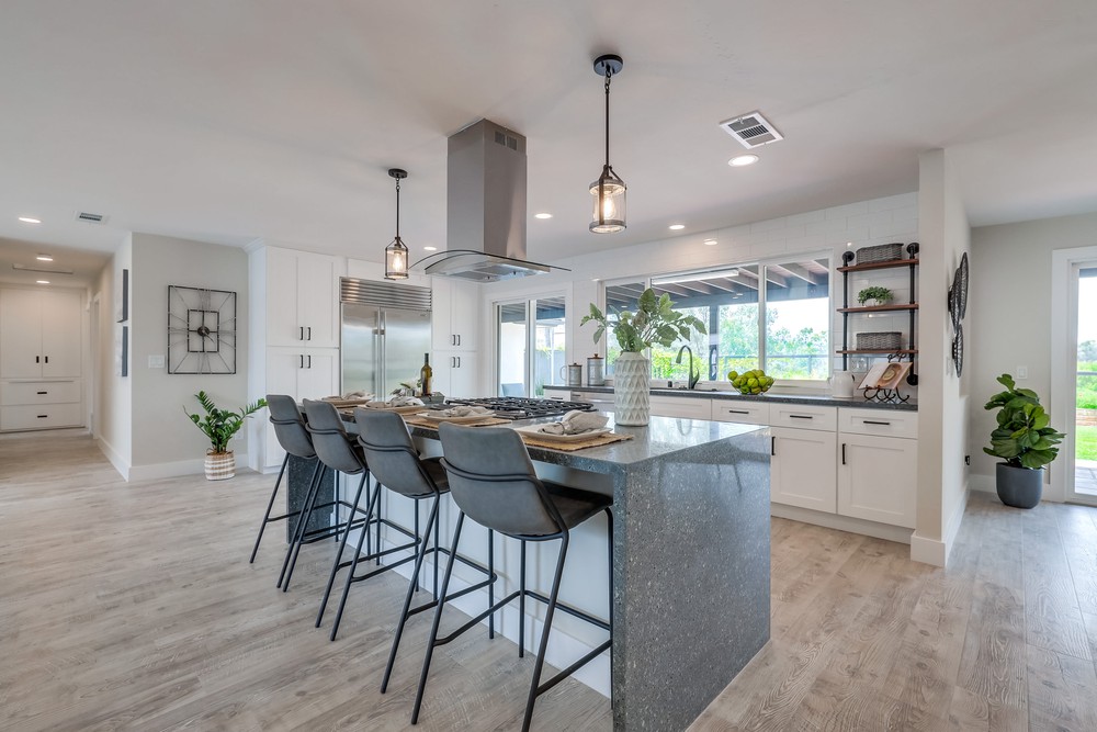 Virtual tour photo 15 of 70 for 6218 Lake Shore Dr