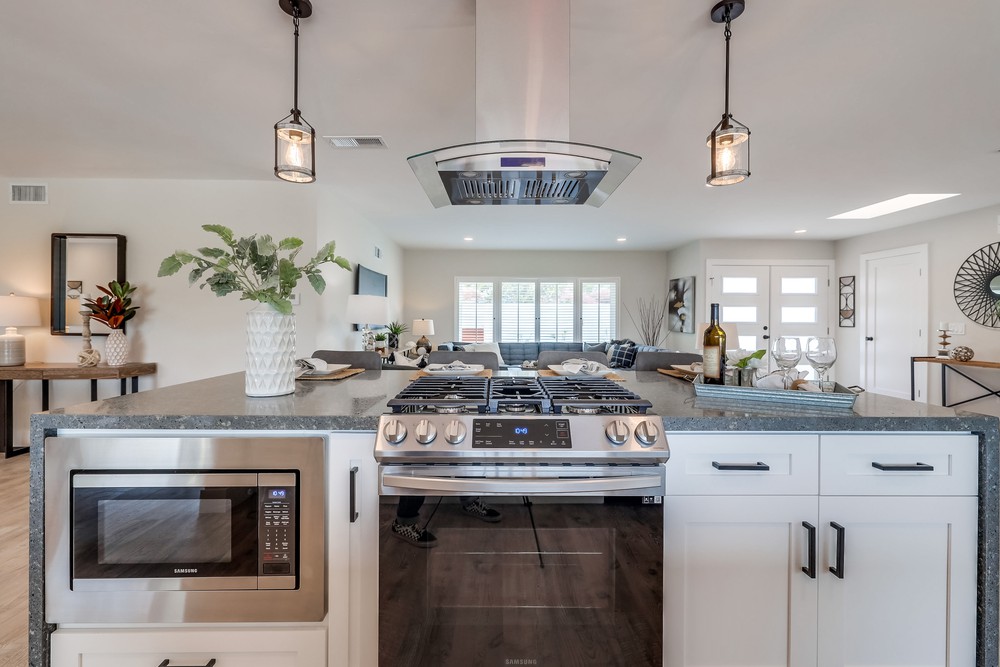 Virtual tour photo 17 of 70 for 6218 Lake Shore Dr