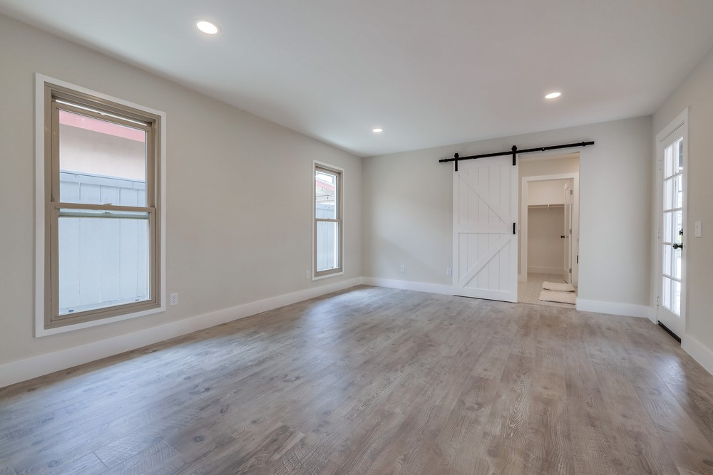 Virtual tour photo 33 of 70 for 6218 Lake Shore Dr