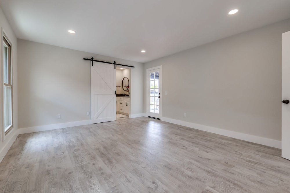 Virtual tour photo 34 of 70 for 6218 Lake Shore Dr
