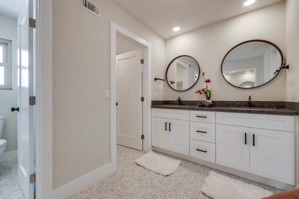 Virtual tour photo 35 of 70 for 6218 Lake Shore Dr