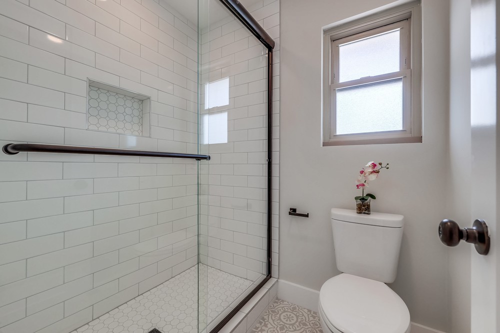 Virtual tour photo 37 of 70 for 6218 Lake Shore Dr