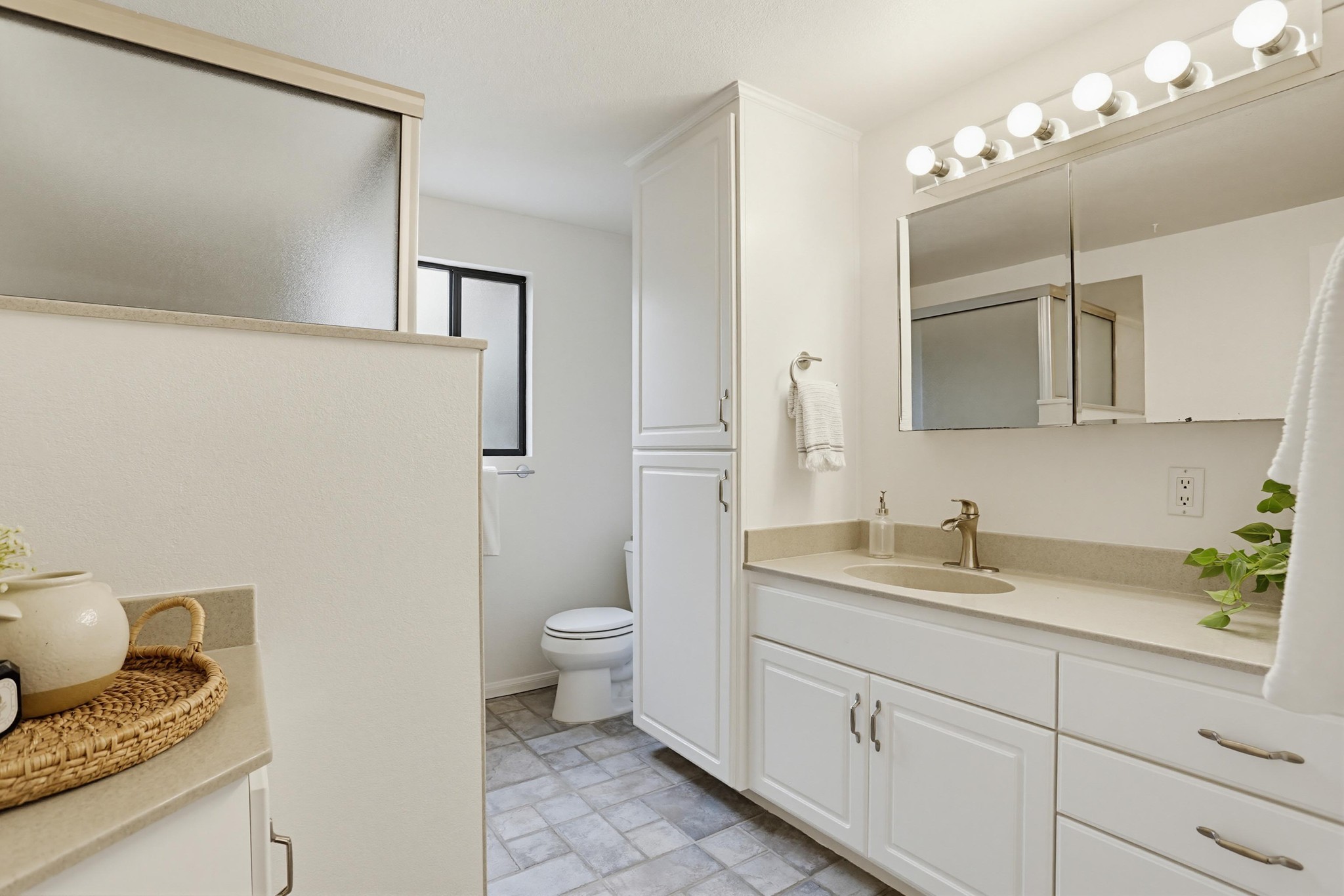 Virtual tour photo 21 of 45 for 6221 Lake Athabaska Pl