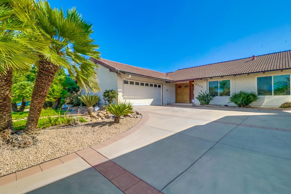 Virtual tour photo 3 of 47 for 6223 Lake Shore Dr