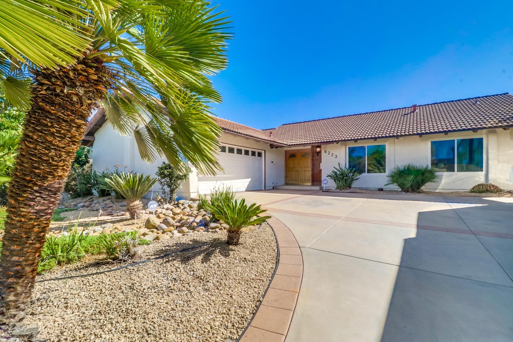 Virtual tour photo 1 of 47 for 6223 Lake Shore Dr