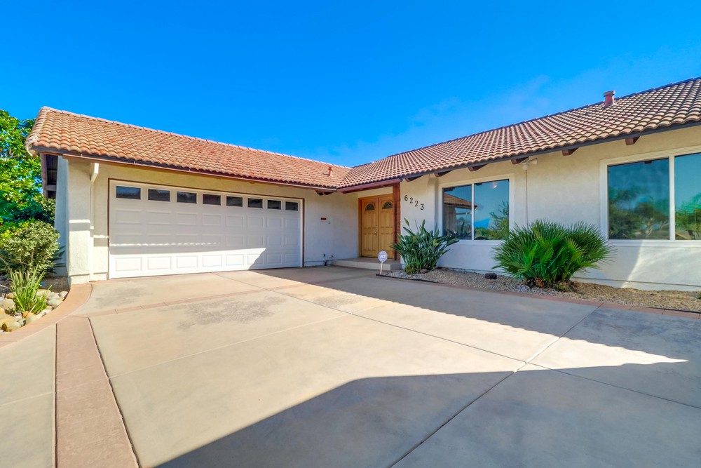 Virtual tour photo 4 of 47 for 6223 Lake Shore Dr