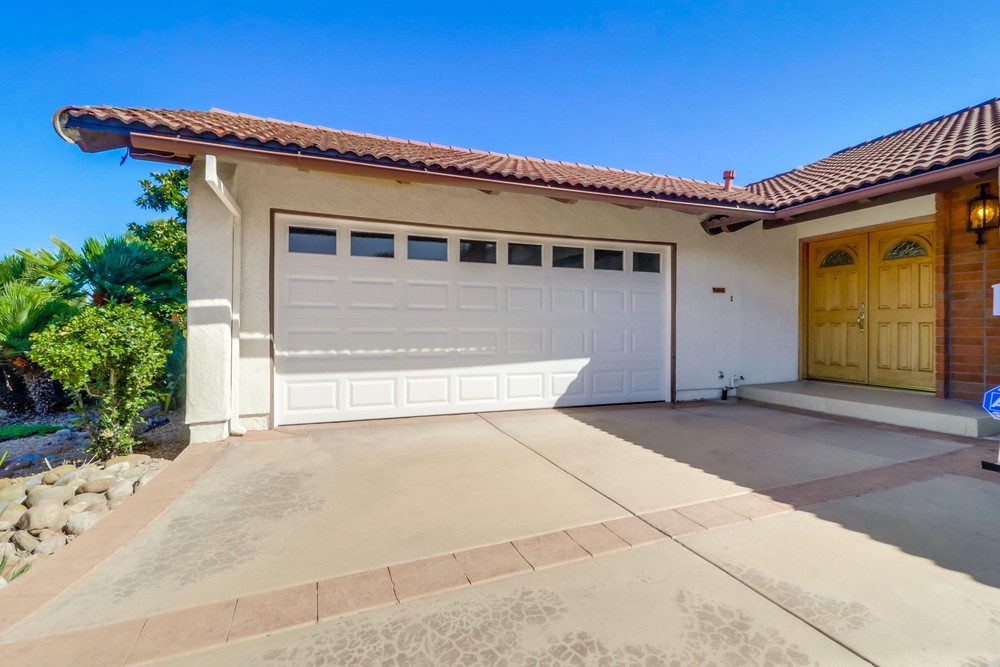 Virtual tour photo 5 of 47 for 6223 Lake Shore Dr