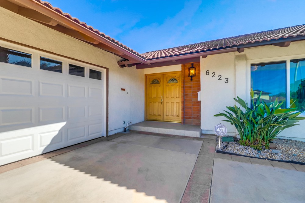 Virtual tour photo 6 of 47 for 6223 Lake Shore Dr