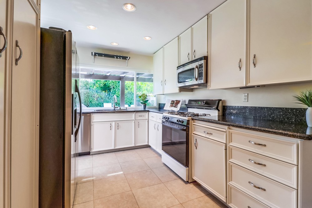 Virtual tour photo 18 of 47 for 6223 Lake Shore Dr