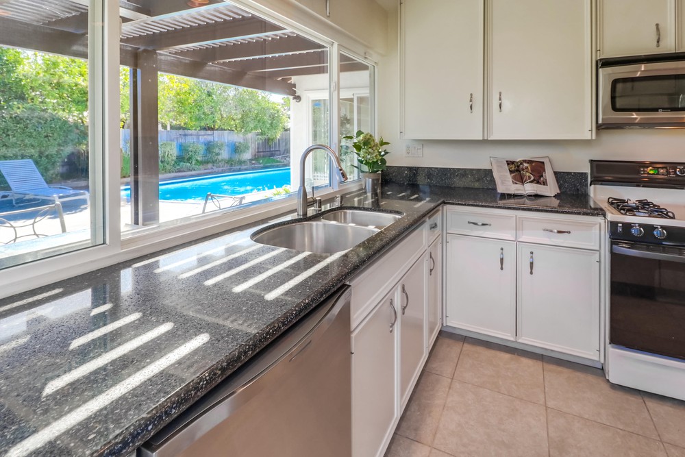 Virtual tour photo 21 of 47 for 6223 Lake Shore Dr