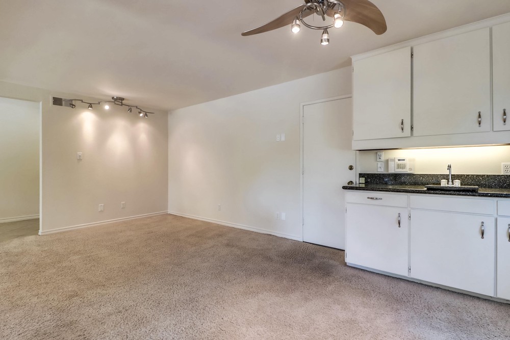 Virtual tour photo 22 of 47 for 6223 Lake Shore Dr