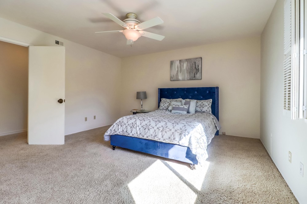 Virtual tour photo 24 of 47 for 6223 Lake Shore Dr