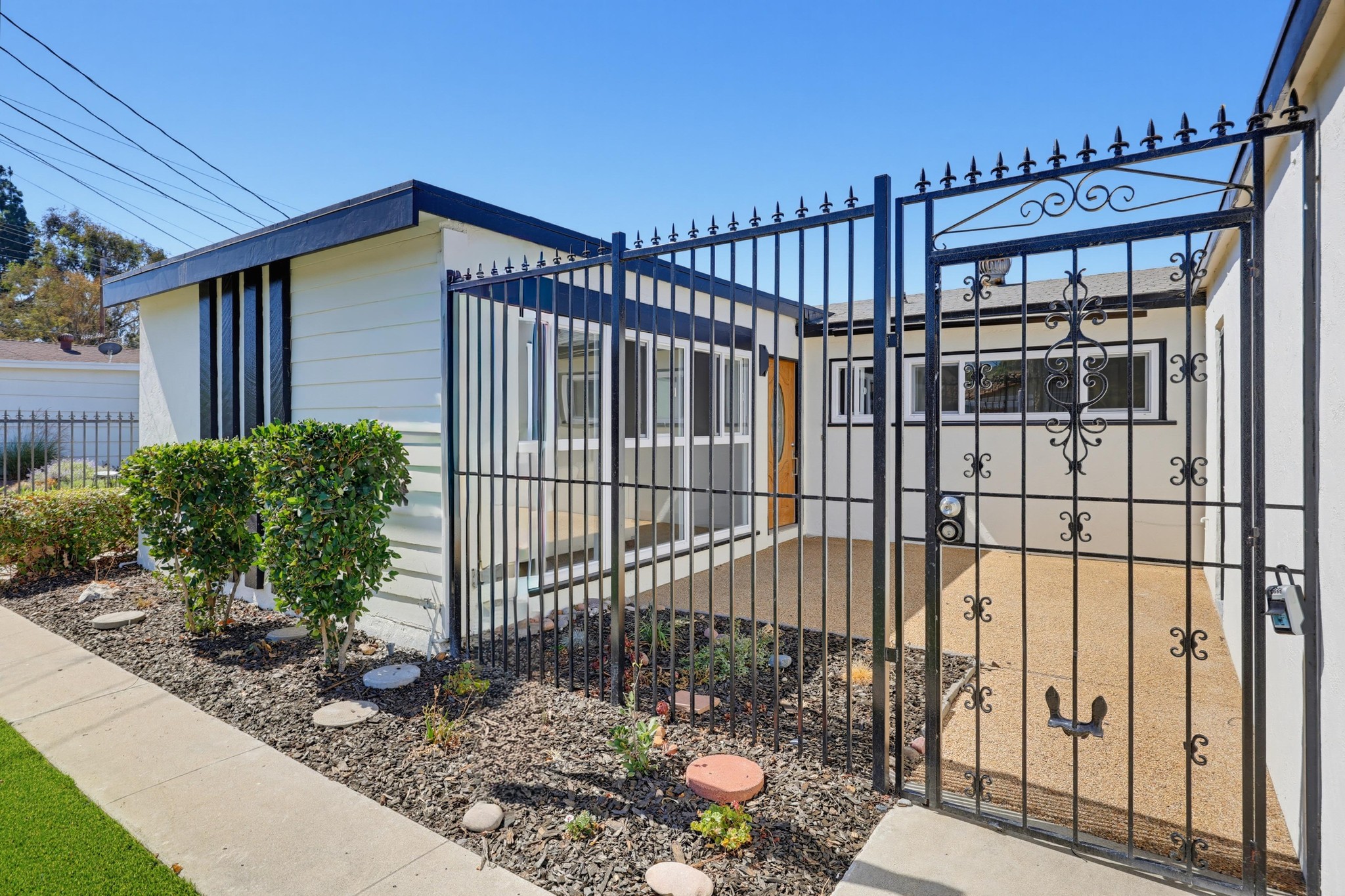 Virtual tour photo 5 of 64 for 6234 Crawford St