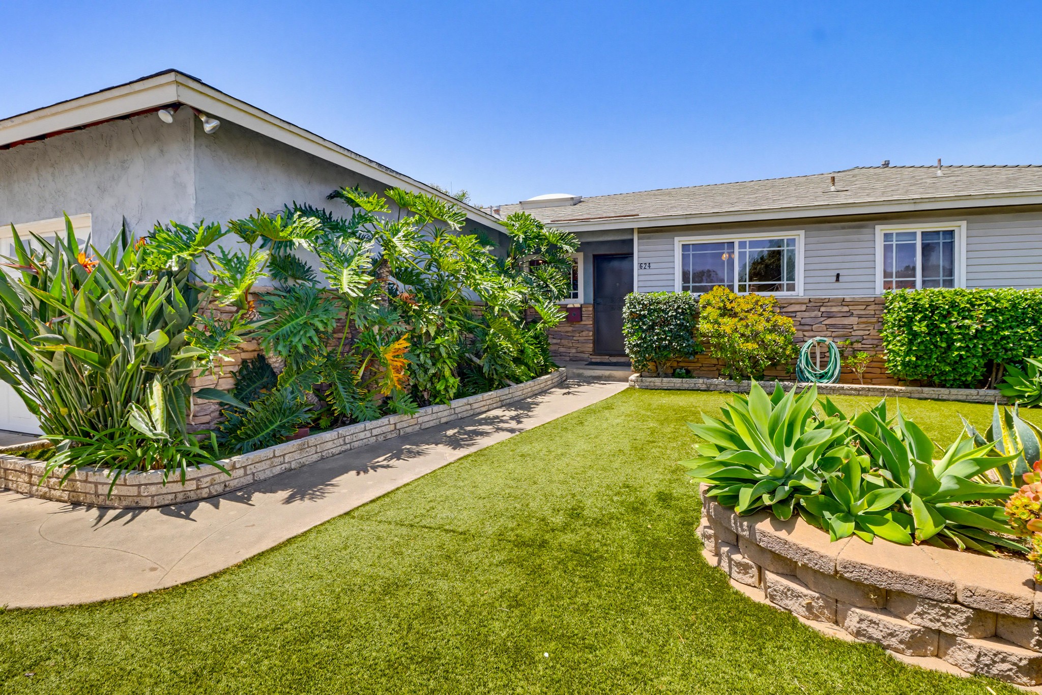 Virtual tour photo 6 of 53 for 624 Guava Ave