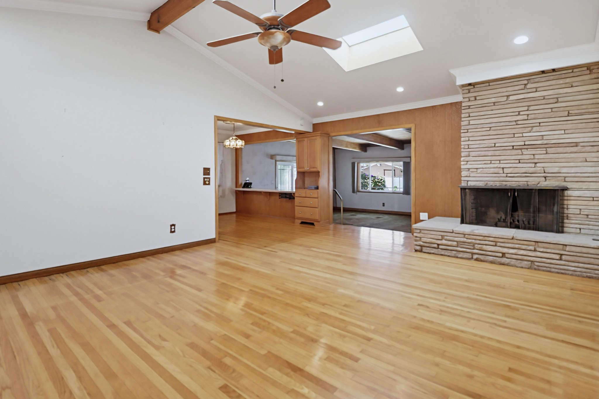 Virtual tour photo 8 of 53 for 624 Guava Ave
