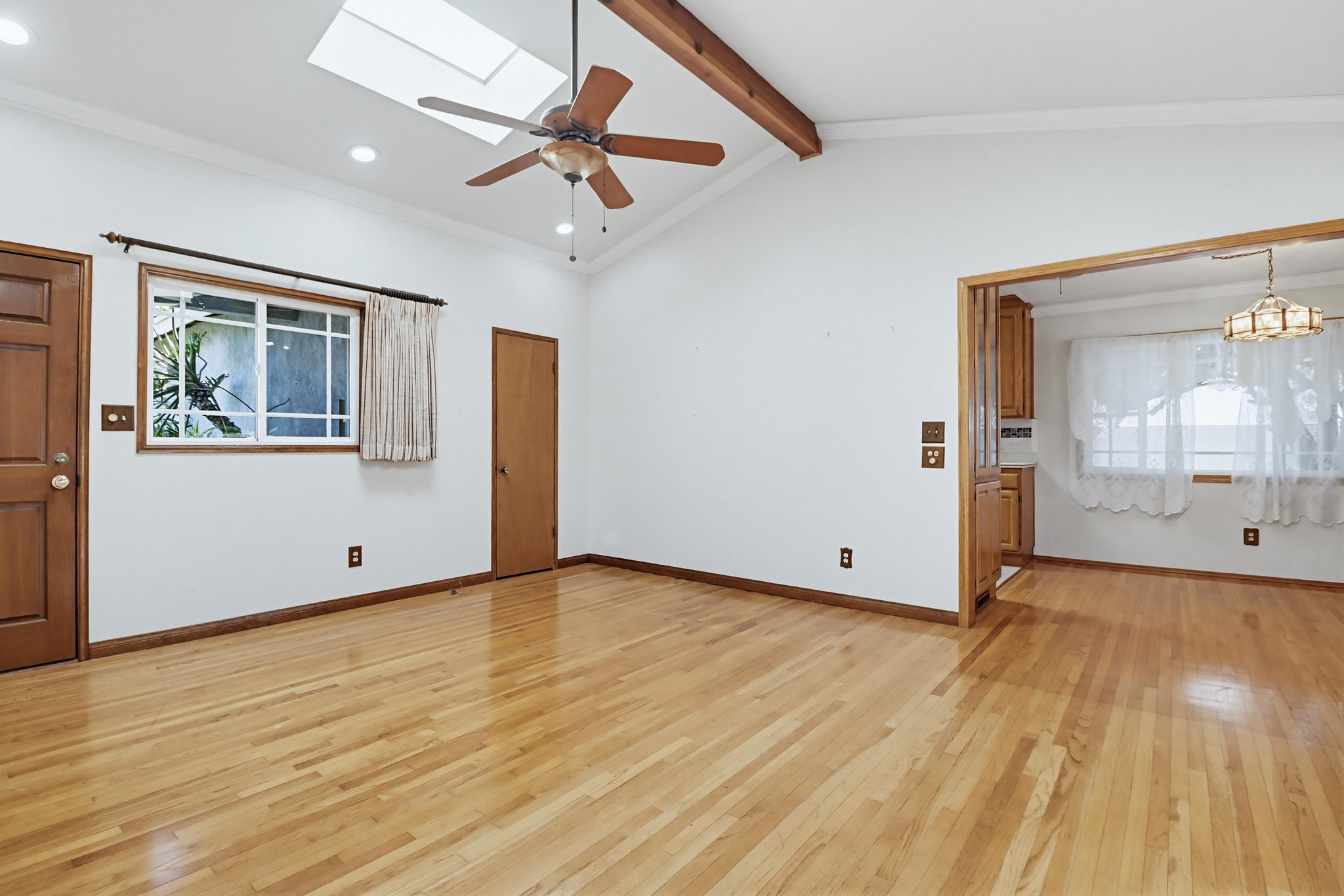 Virtual tour photo 9 of 53 for 624 Guava Ave