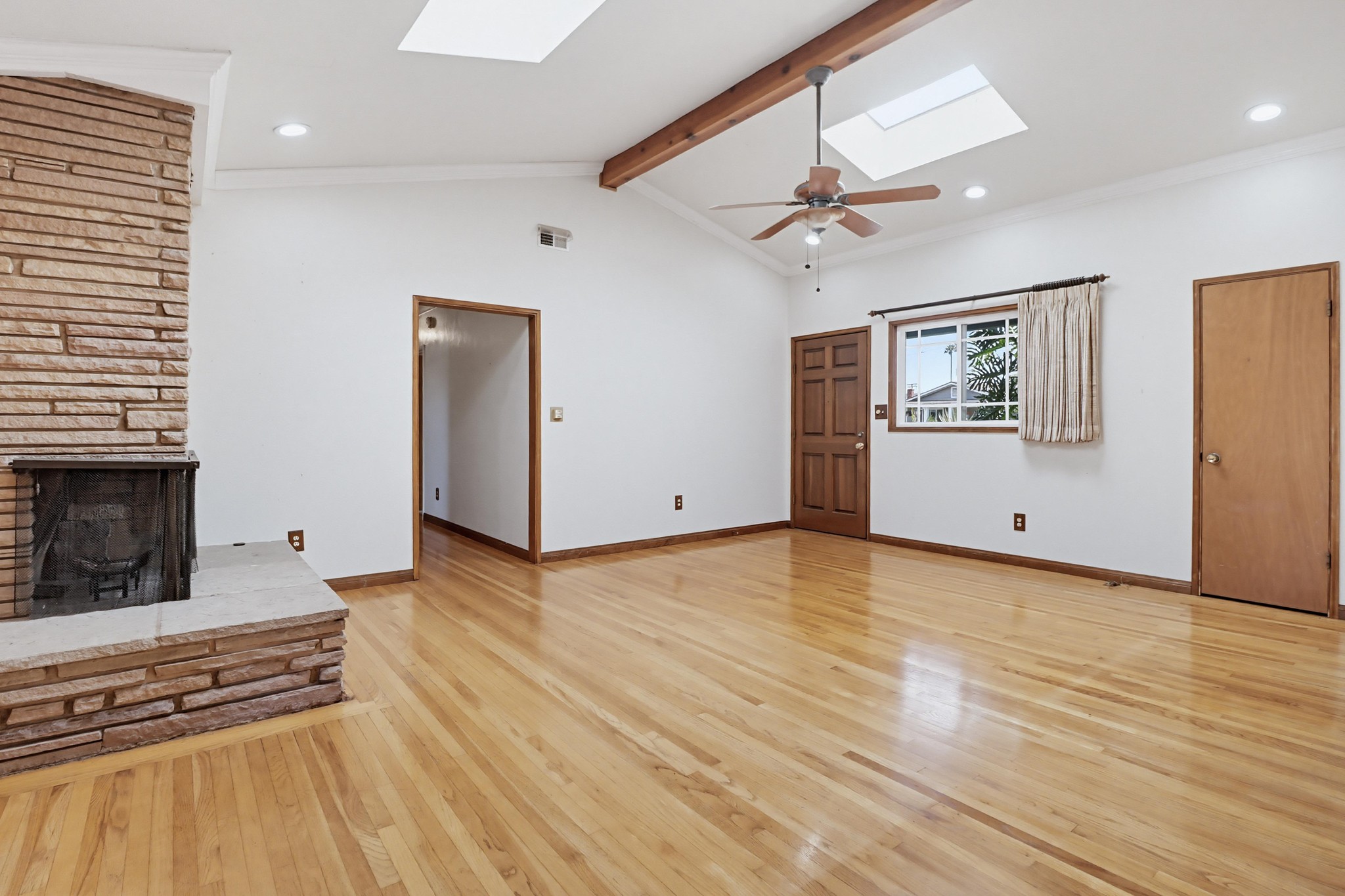 Virtual tour photo 10 of 53 for 624 Guava Ave