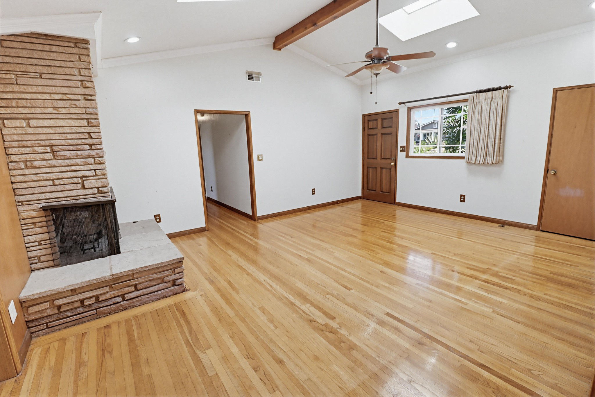 Virtual tour photo 11 of 53 for 624 Guava Ave