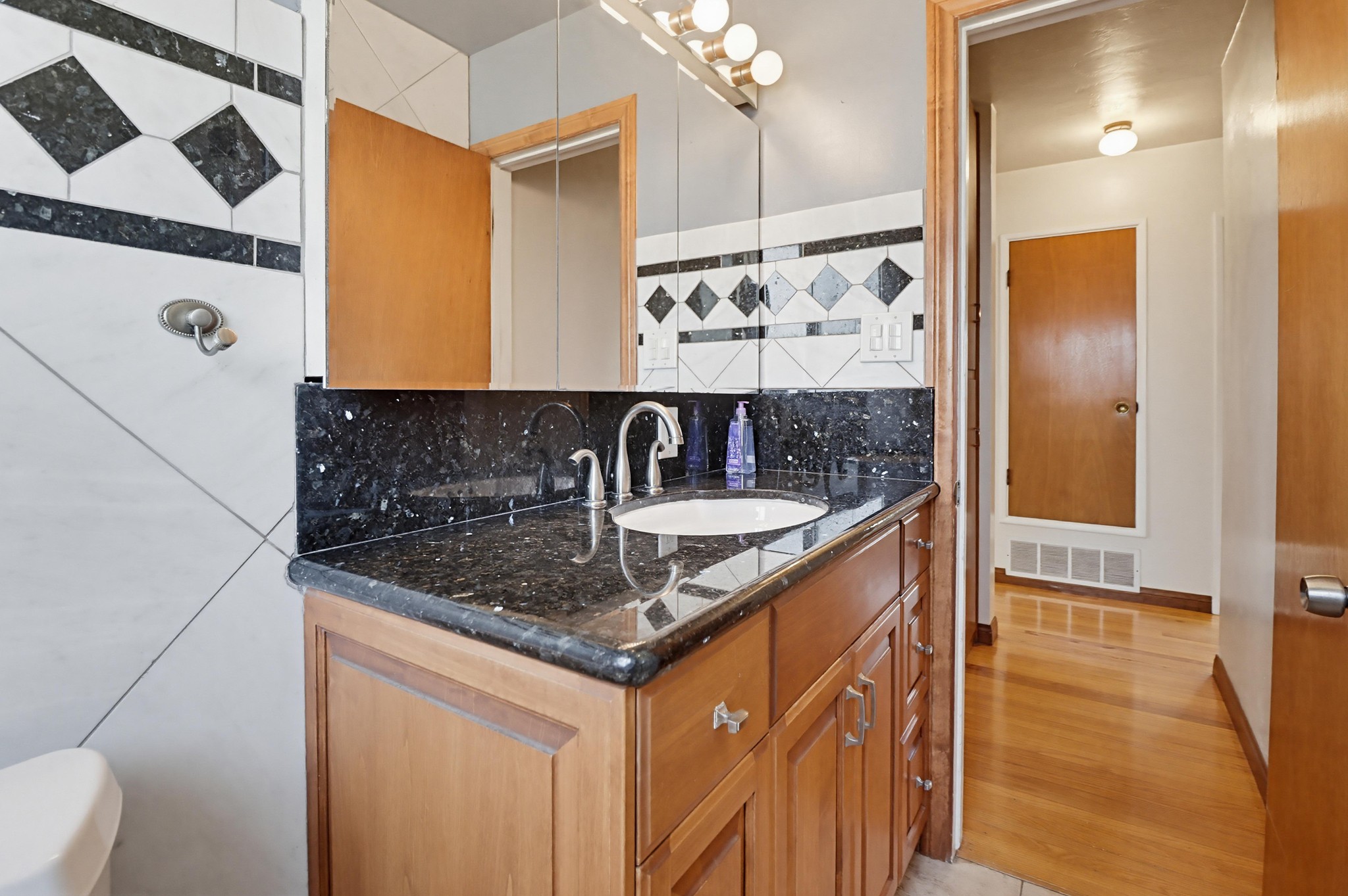 Virtual tour photo 29 of 53 for 624 Guava Ave