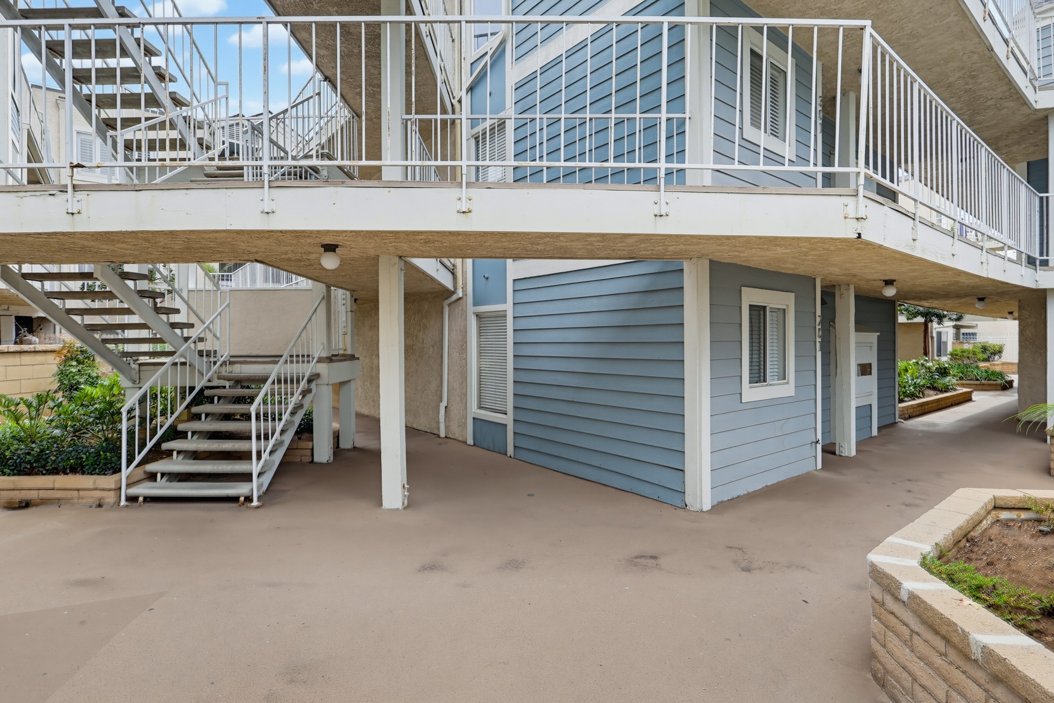 Virtual tour photo 5 of 63 for 628 Daisy Ave #22