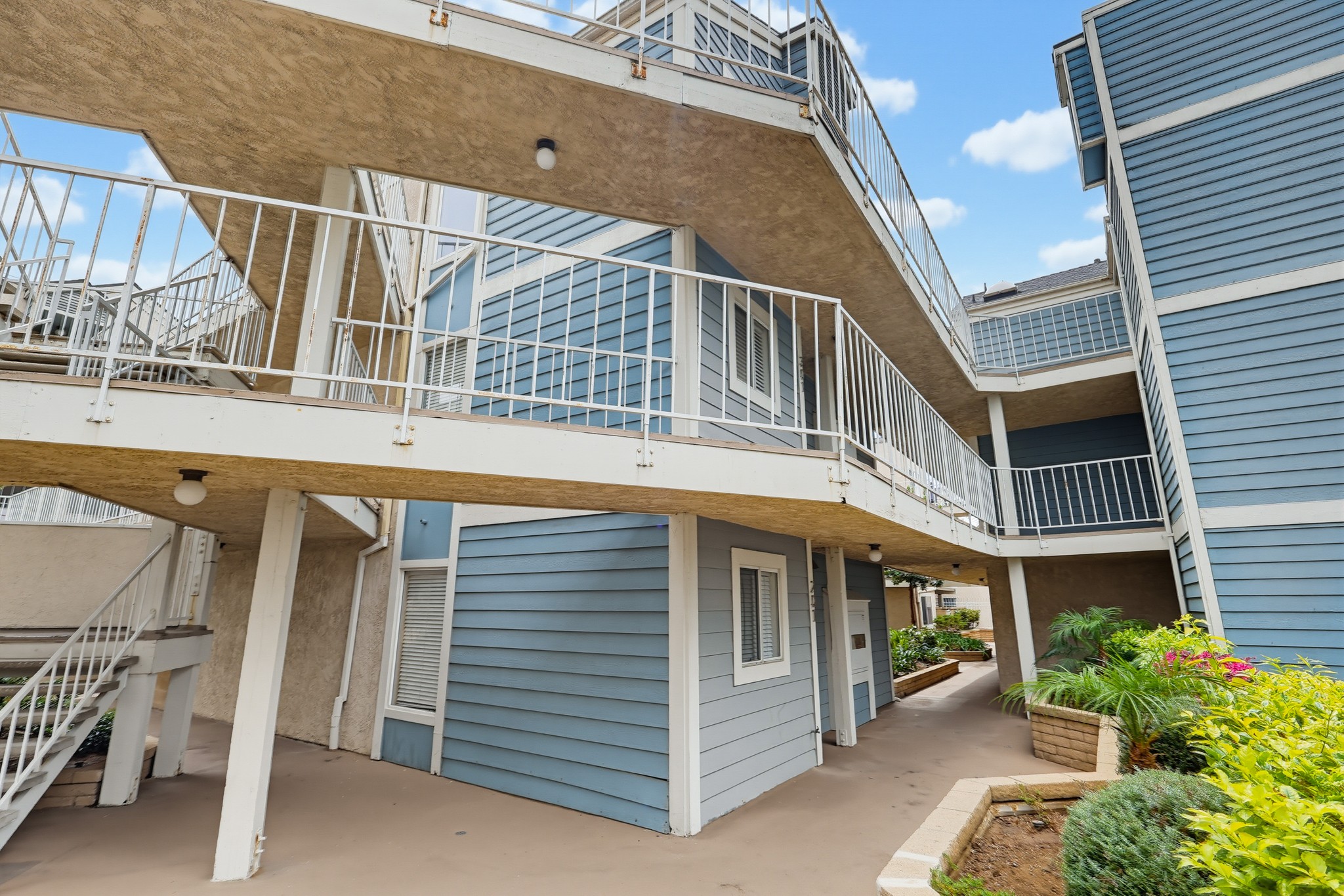 Virtual tour photo 6 of 63 for 628 Daisy Ave #22
