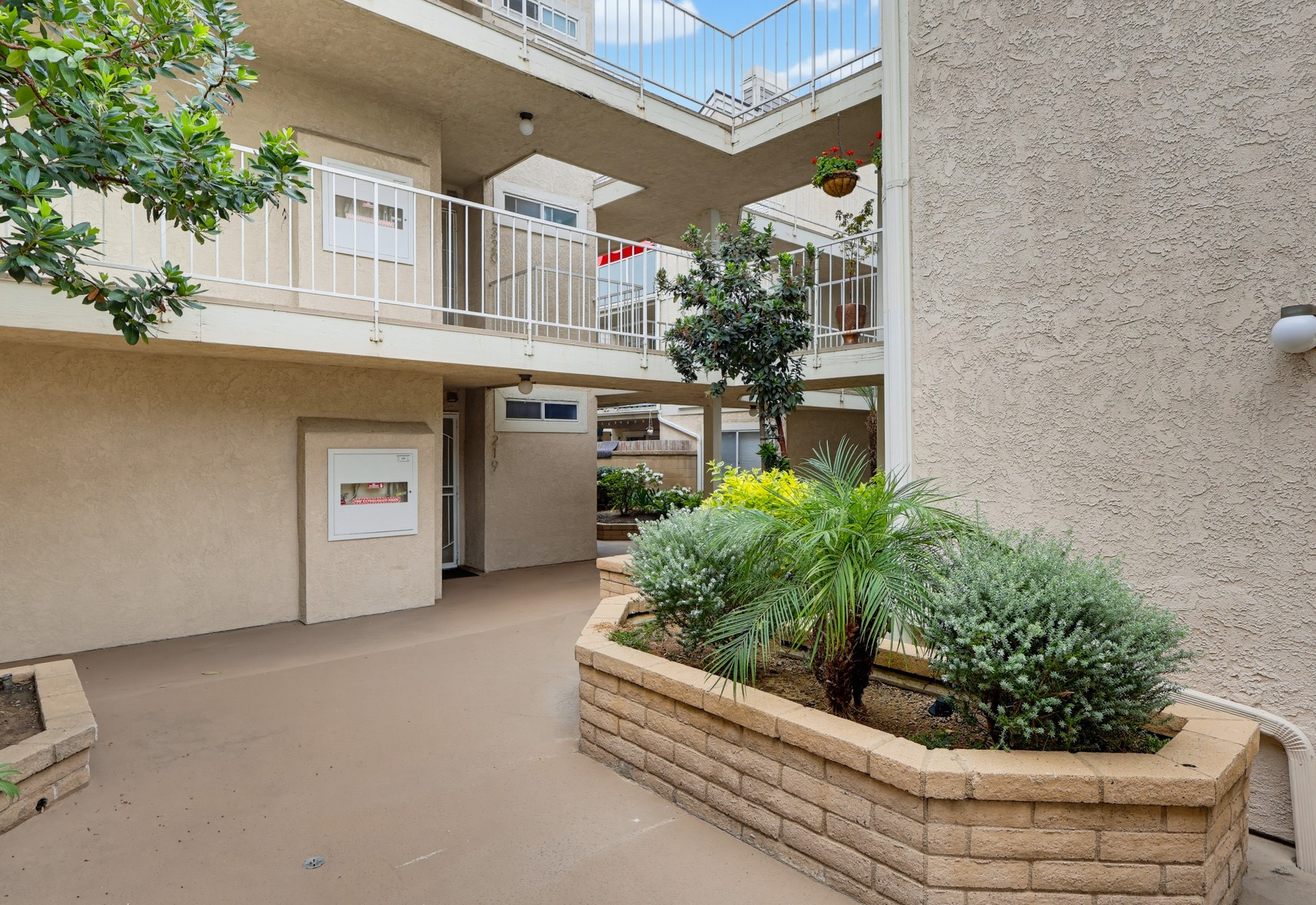 Virtual tour photo 8 of 63 for 628 Daisy Ave #22