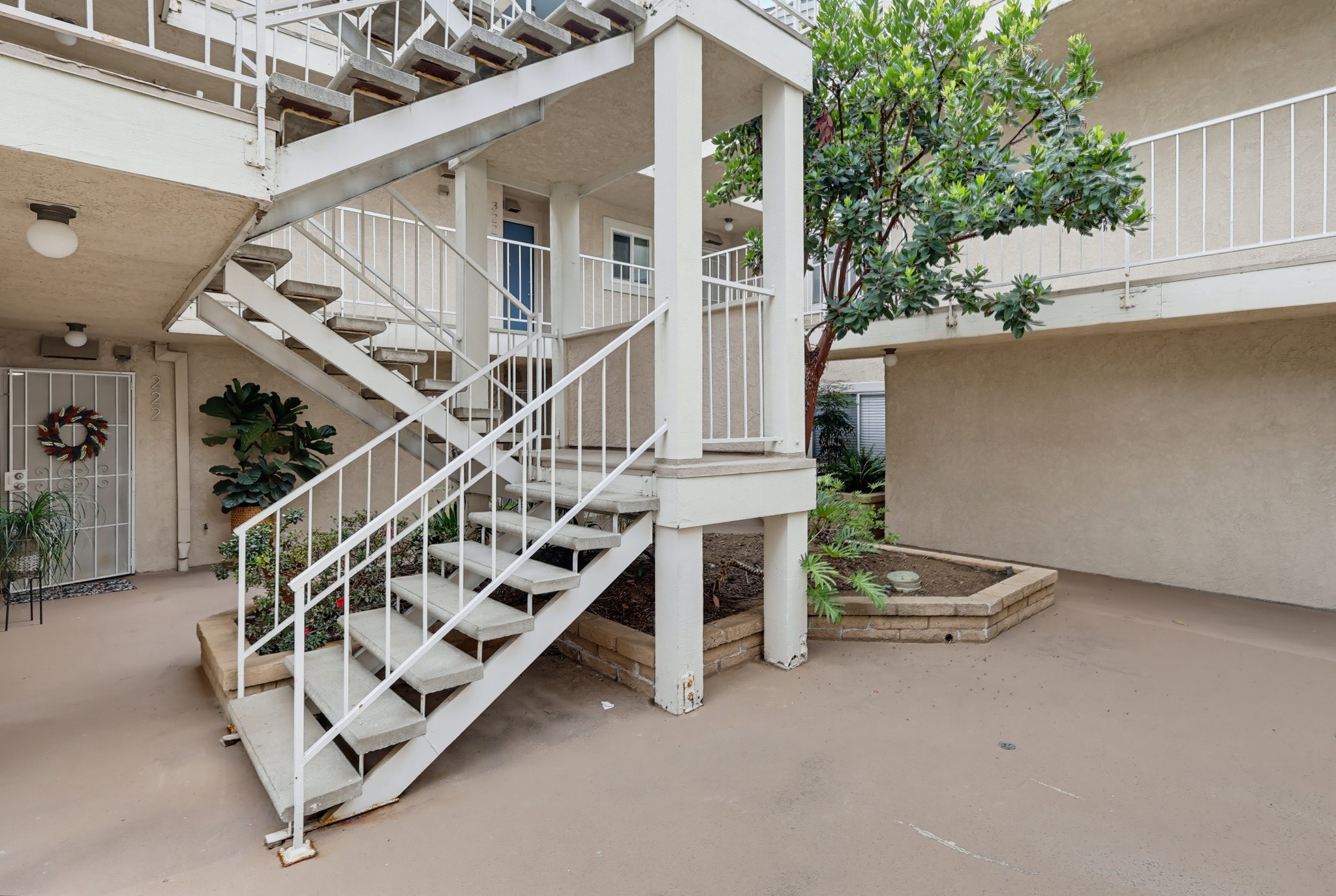 Virtual tour photo 9 of 63 for 628 Daisy Ave #22