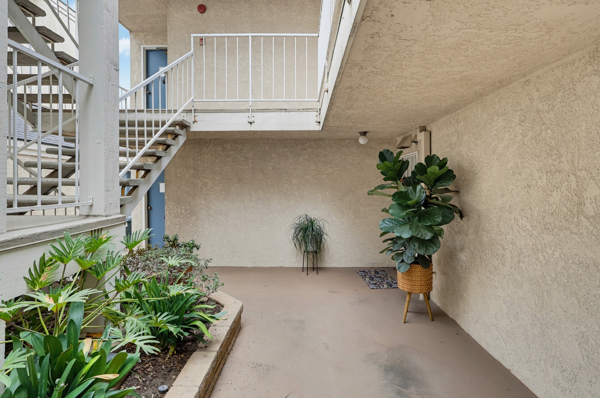 Virtual tour photo 10 of 63 for 628 Daisy Ave #22