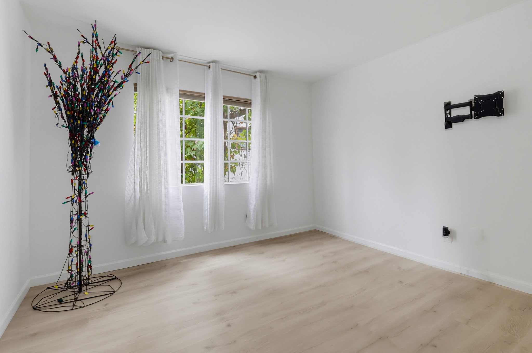 Virtual tour photo 32 of 63 for 628 Daisy Ave #22