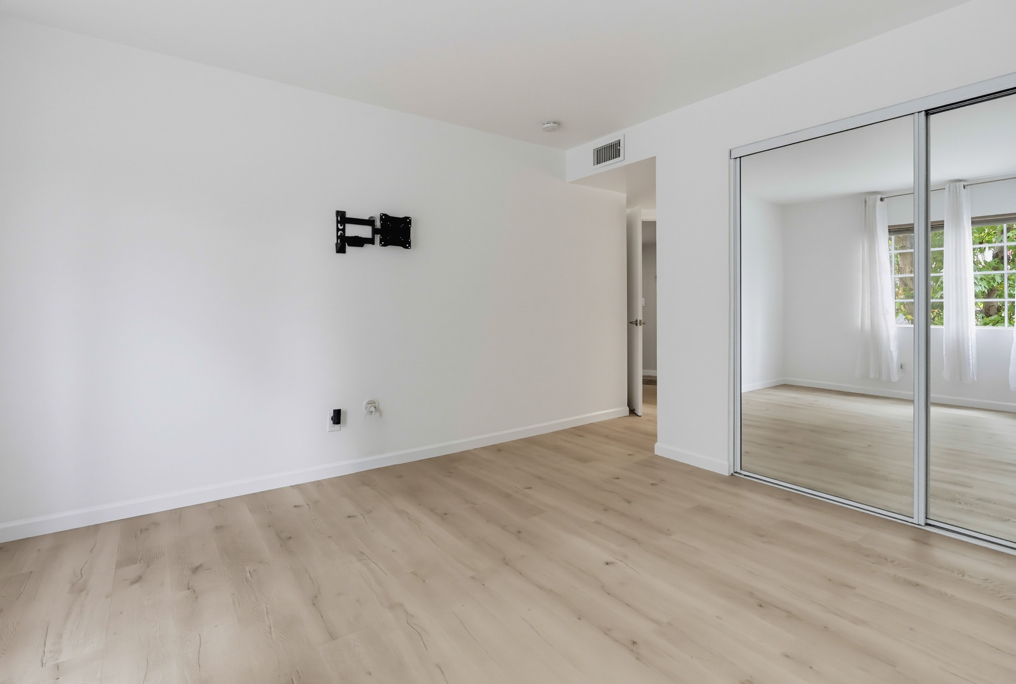 Virtual tour photo 33 of 63 for 628 Daisy Ave #22