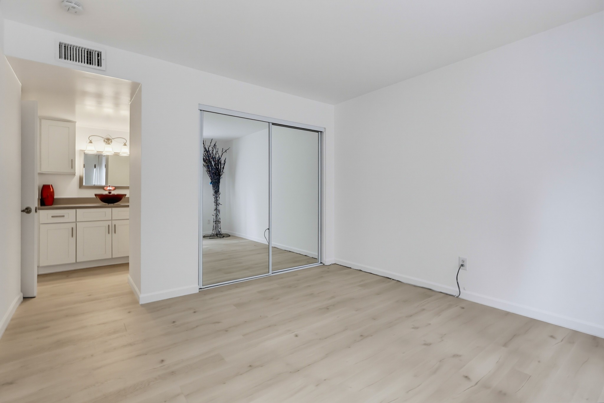 Virtual tour photo 34 of 63 for 628 Daisy Ave #22
