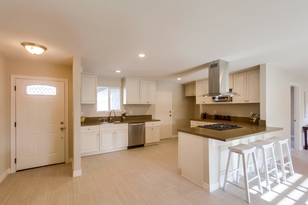 Virtual tour photo 5 of 31 for 6284 Lake Ariana Ave