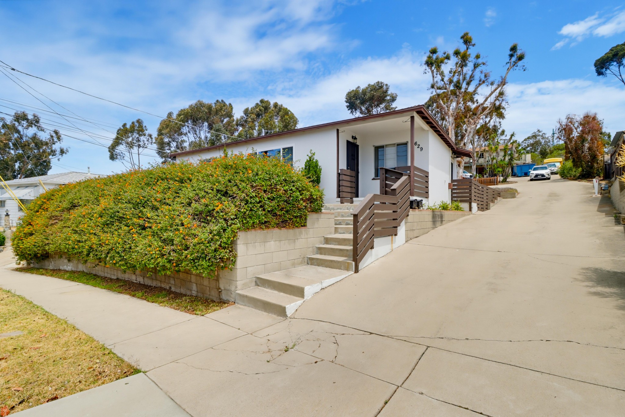 Virtual tour photo 1 of 35 for 629 Gretchen Rd