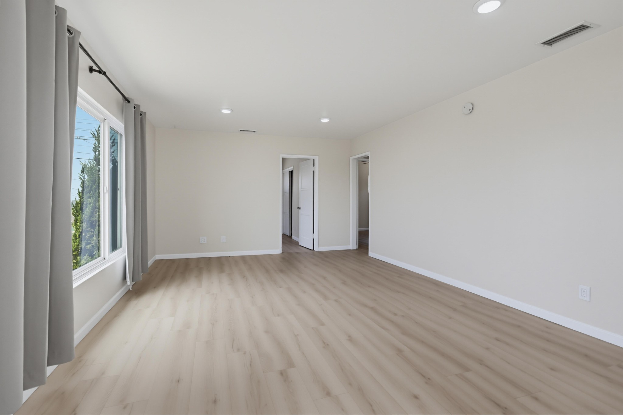 Virtual tour photo 5 of 35 for 629 Gretchen Rd