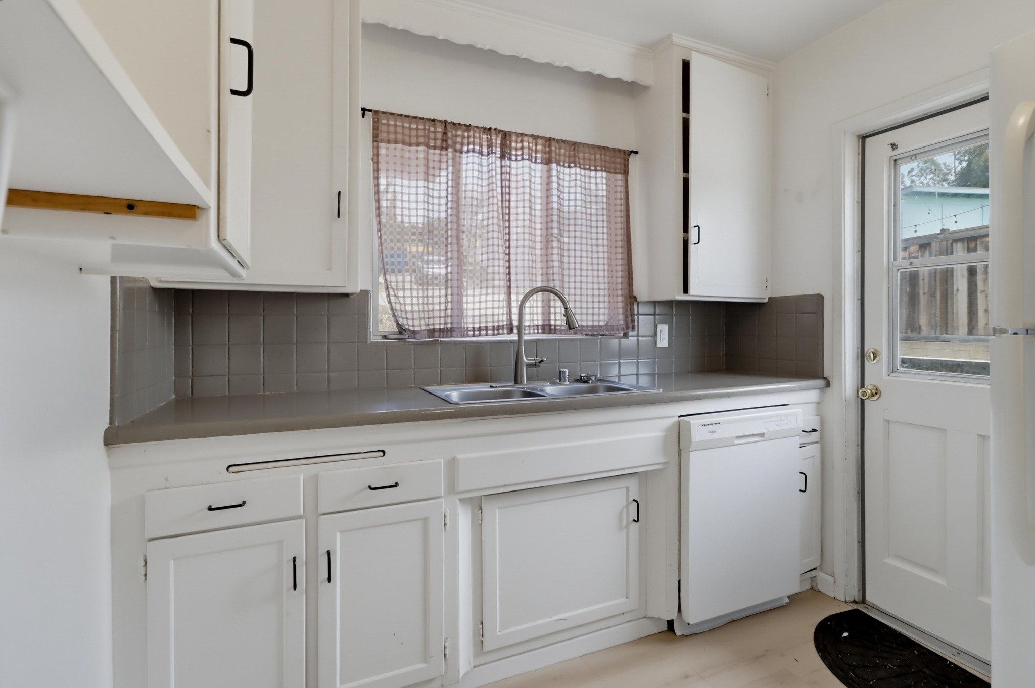 Virtual tour photo 13 of 35 for 629 Gretchen Rd