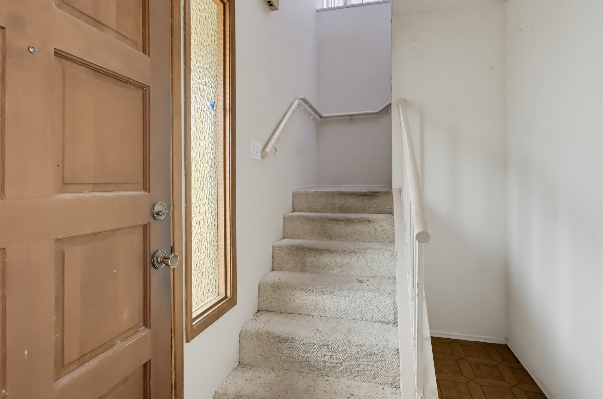 Virtual tour photo 7 of 61 for 631 Gretchen Rd