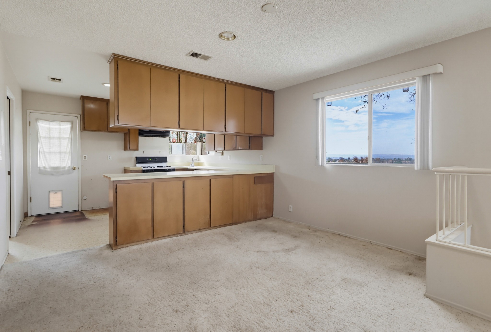 Virtual tour photo 11 of 61 for 631 Gretchen Rd