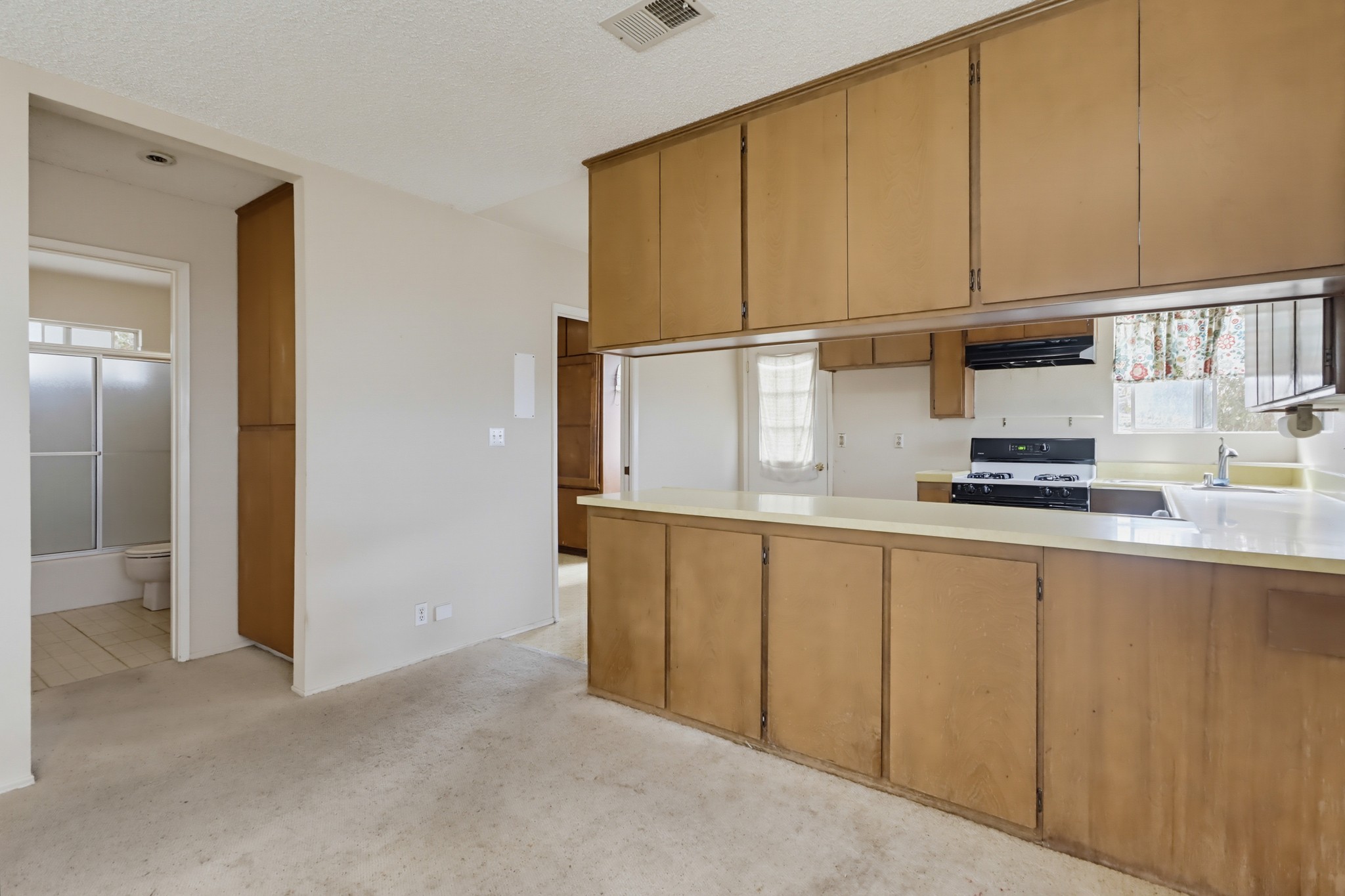 Virtual tour photo 12 of 61 for 631 Gretchen Rd