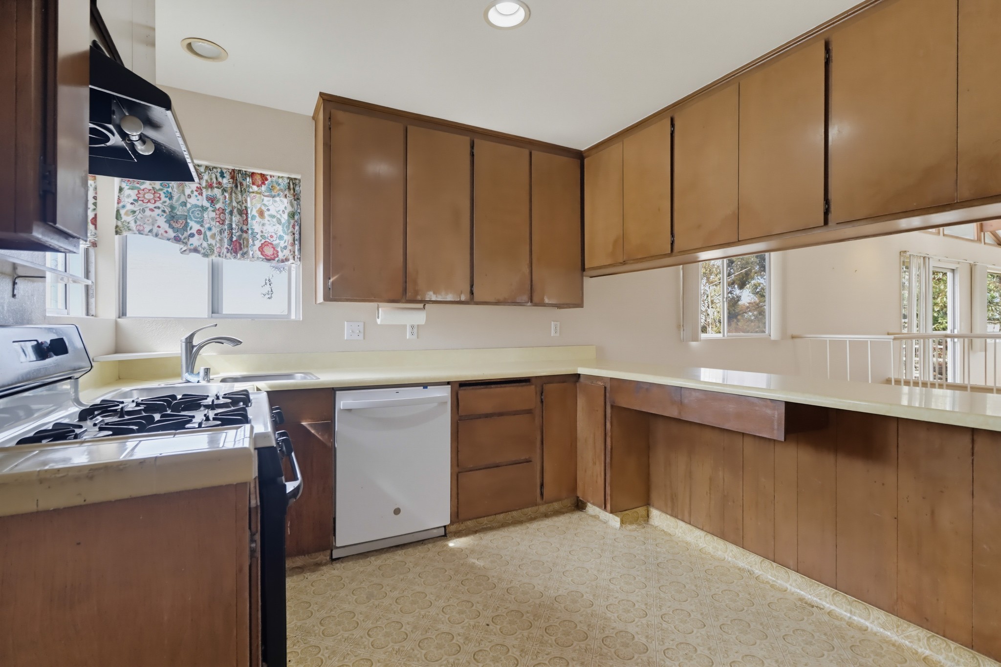 Virtual tour photo 13 of 61 for 631 Gretchen Rd