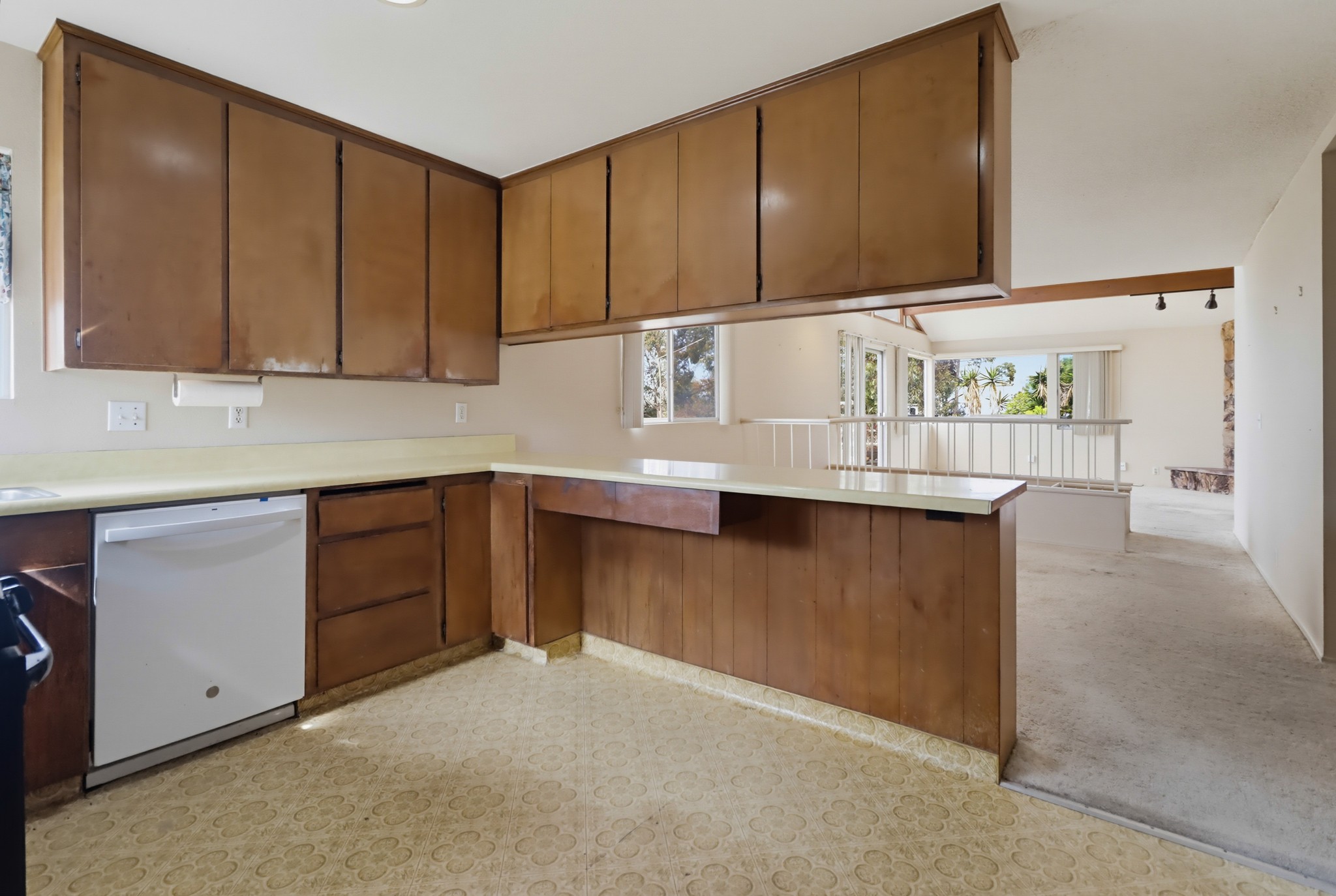 Virtual tour photo 14 of 61 for 631 Gretchen Rd