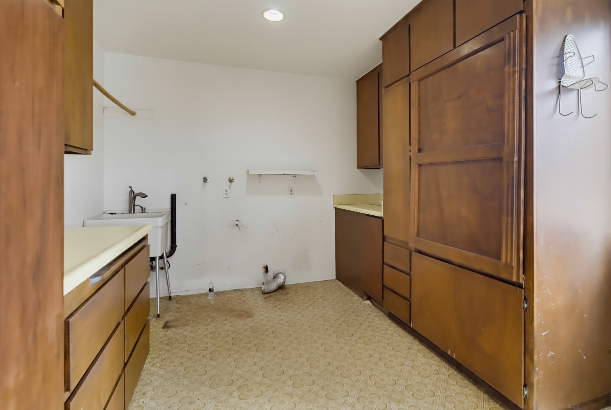 Virtual tour photo 17 of 61 for 631 Gretchen Rd