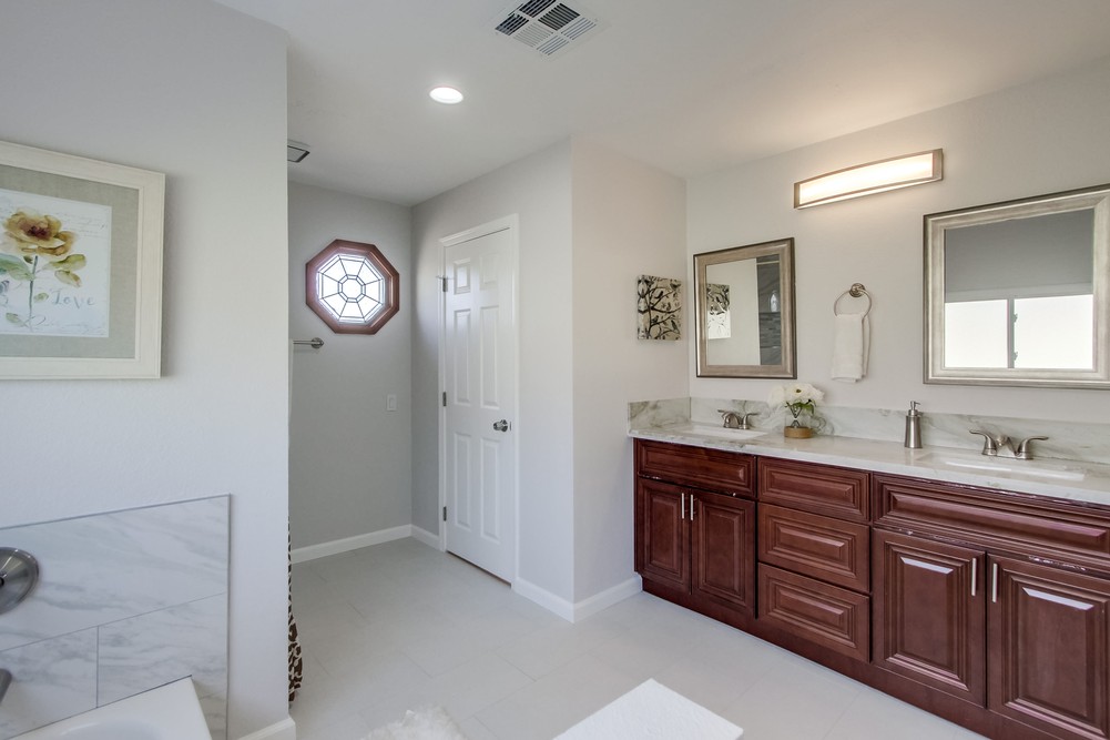 Virtual tour photo 33 of 68 for 631 Meadowbrook Dr